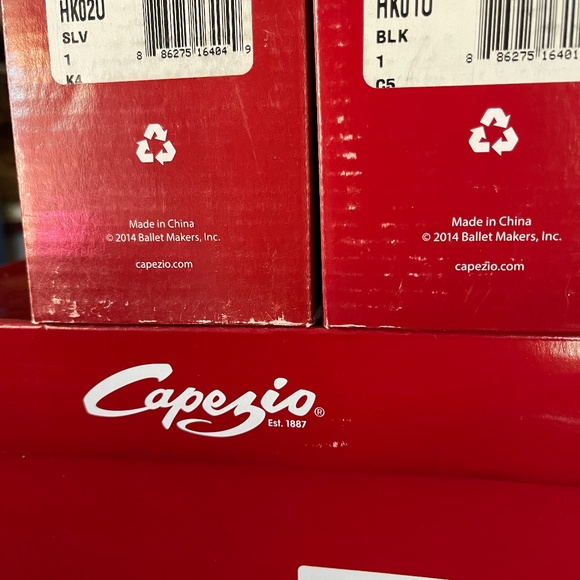 COPY - Capezio Tapsonic Tap Shoes with quick replacement heels (2 extra sets) - Picture 3 of 5